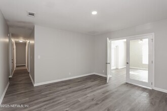 7912 Dalehurst Dr S in Jacksonville, FL - Building Photo - Building Photo