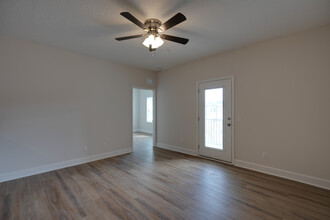 Starling Grove Apartments in Macclenny, FL - Building Photo - Interior Photo