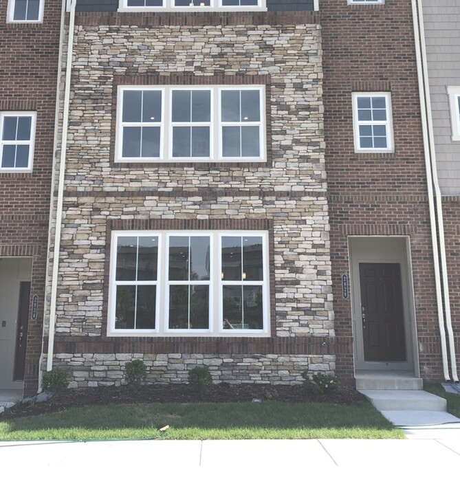 2828 Brewers Crossing Way in Hanover, MD - Building Photo
