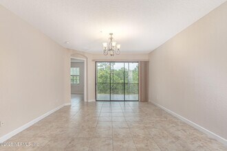 220 Paseo Terraza in St. Augustine, FL - Foto de edificio - Building Photo