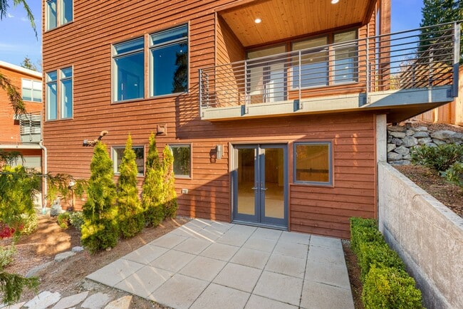 13063 SE 43rd Pl in Bellevue, WA - Building Photo - Building Photo