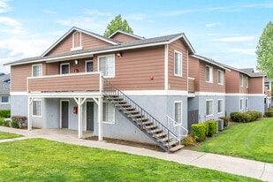 Club Royale in Rialto, CA - Building Photo