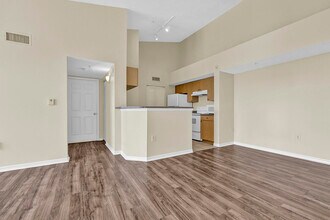 521 Villa Cir in Boynton Beach, FL - Building Photo - Building Photo