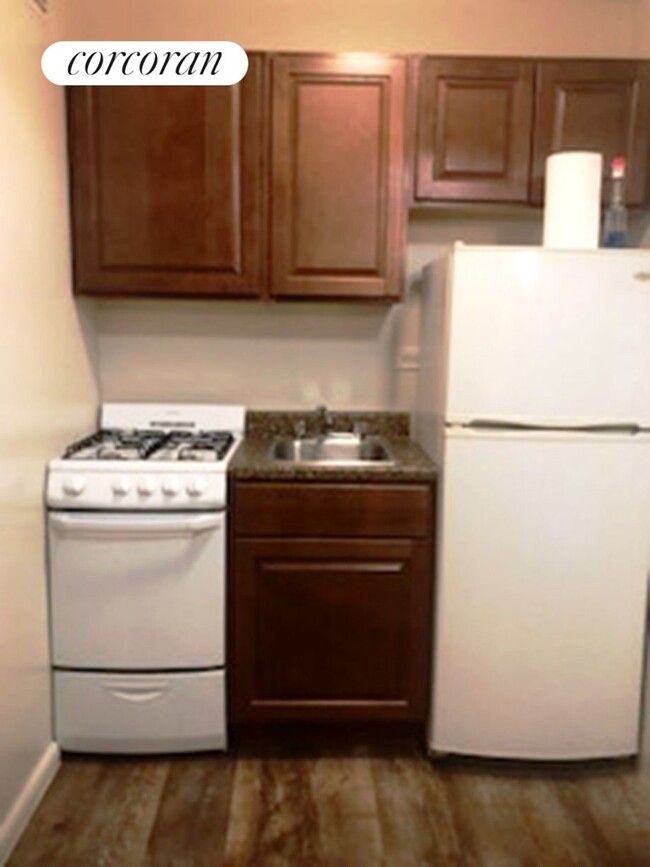 416 E 85th St in New York, NY - Building Photo - Building Photo