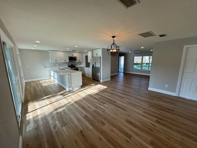 2125 Beecher Rd in Clearwater, FL - Foto de edificio - Building Photo