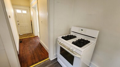 8 Walker Ave-Unit -Apartment 1 - Lower in Bradford, PA - Building Photo - Building Photo