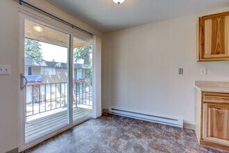 2631 SE 111th Ave in Portland, OR - Building Photo - Building Photo