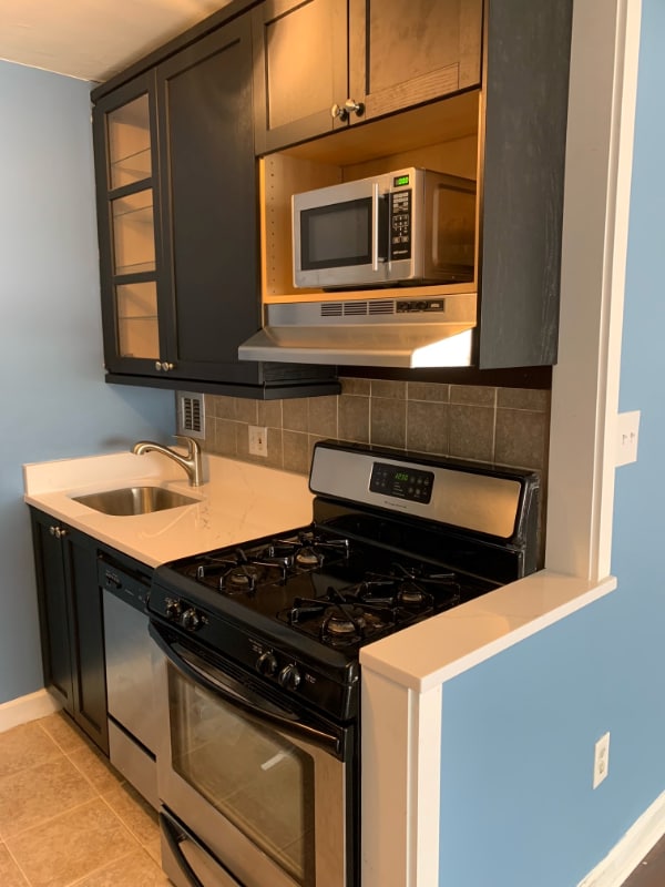 property at 1121 Arlington Blvd