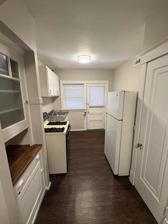 property at 5008 Newport Ave