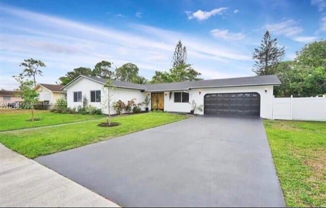 17000 NW 18th Ave in Miami Gardens, FL - Building Photo - Building Photo