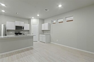 3101 Strawberry Farm Ln in Fort Worth, TX - Foto de edificio - Building Photo