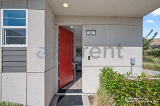 369 Arc Ct in Hayward, CA - Building Photo - Building Photo