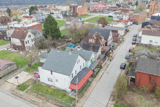 30 Erwin St in Duquesne, PA - Building Photo - Building Photo