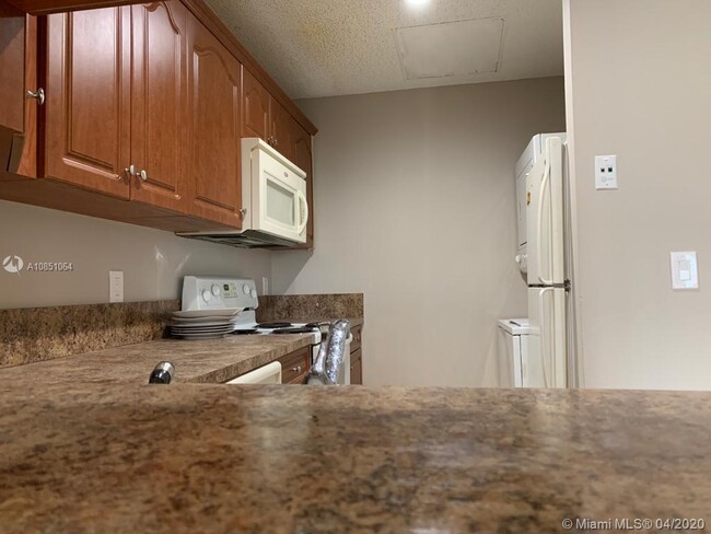 845 Twin Lakes Dr-Unit -30-E in Coral Springs, FL - Building Photo - Building Photo