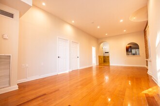 100 Captains Row, Unit 3 in Chelsea, MA - Foto de edificio - Building Photo