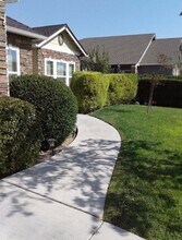 1944 W Hayward St in Hanford, CA - Building Photo - Building Photo