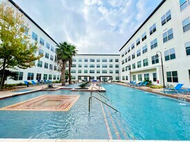 Lofts on Main in San Antonio, TX - Building Photo