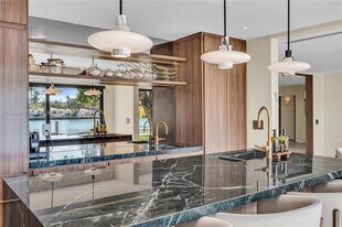 1170 S Biscayne Point Rd in Miami Beach, FL - Building Photo