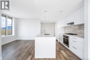 5410 Shortcut Rd in Vancouver, BC - Building Photo