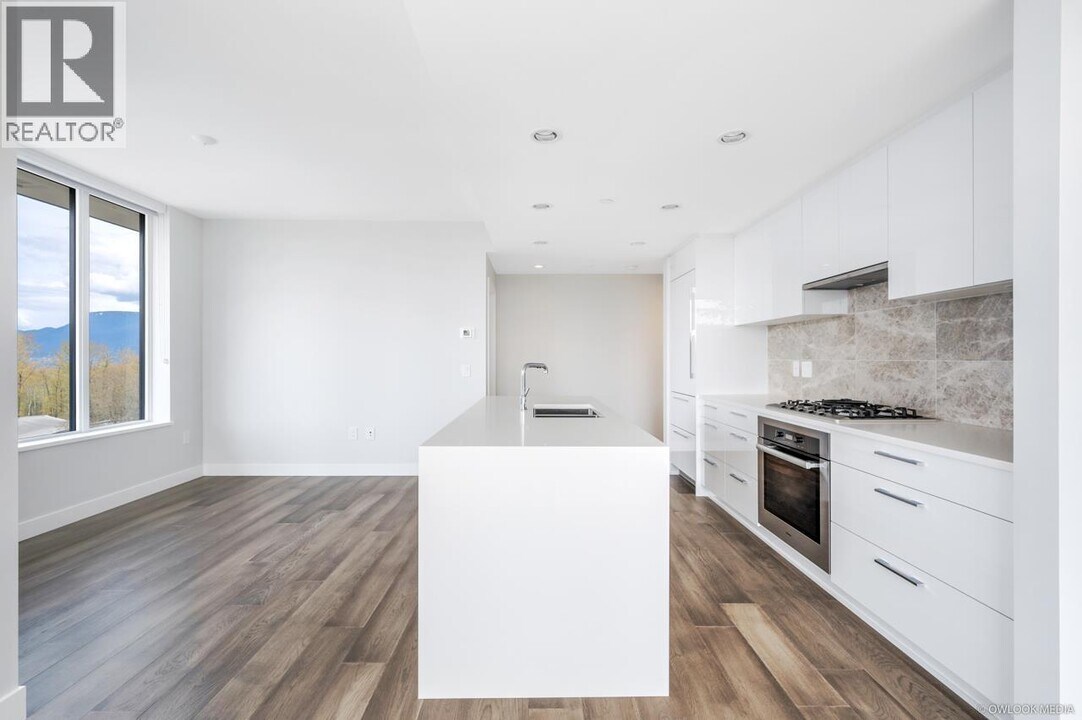 5410 Shortcut Rd in Vancouver, BC - Building Photo