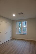 68 Los Angeles St in Newton, MA - Building Photo - Building Photo