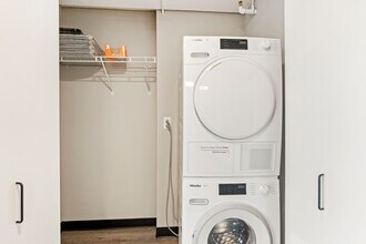 1918 W Ogden Ave in Chicago, IL - Foto de edificio - Building Photo