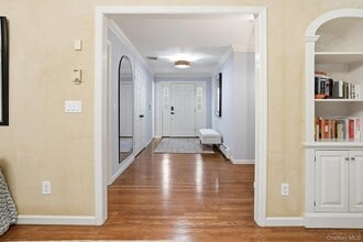 1120 Cove Edge Rd in Syosset, NY - Building Photo - Building Photo