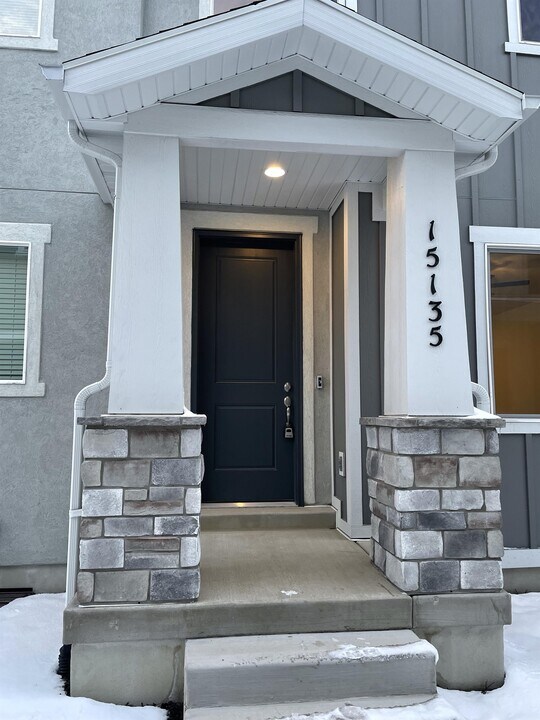 15135 S Reins Way in Bluffdale, UT - Building Photo
