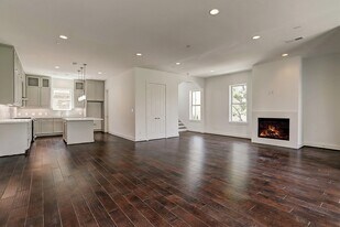 1402 Eberhard St in Houston, TX - Building Photo