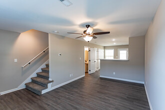 Peachers Point in Clarksville, TN - Building Photo - Interior Photo