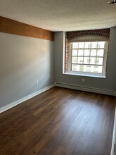 240 Jackson St, Unit 326 in Lowell, MA - Foto de edificio - Building Photo