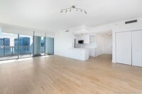 90 SW 3rd St, Unit 4004 in Miami, FL - Building Photo - Building Photo