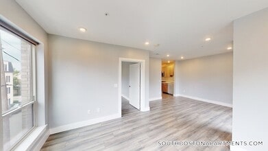 55 W Fifth St, Unit 404 in Boston, MA - Building Photo - Building Photo
