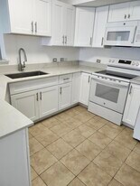 802 Villa Cir in Boynton Beach, FL - Building Photo