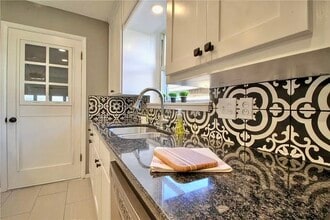 10616 Greystone Ave in The Village, OK - Building Photo - Building Photo