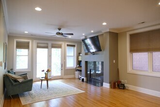 3024 N Sheffield Ave in Chicago, IL - Building Photo - Building Photo