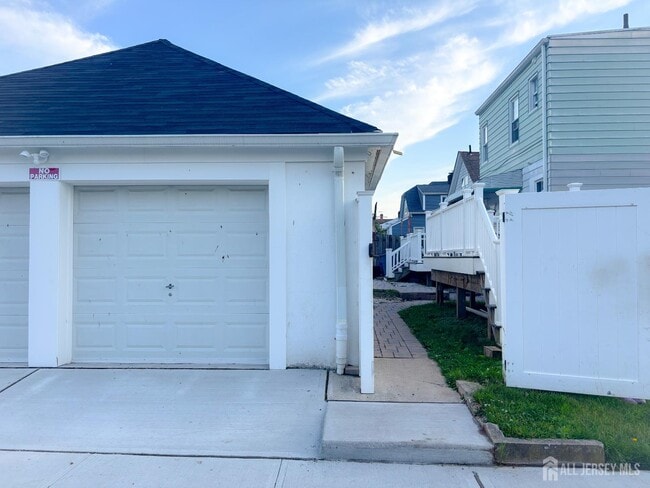 142 Longfellow St in Carteret, NJ - Building Photo - Building Photo