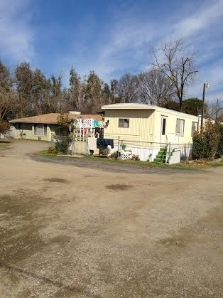 Rebecchi Park in Firebaugh, CA - Foto de edificio - Building Photo