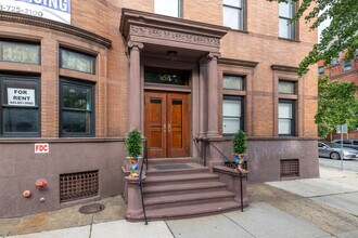 1130 N Calvert St in Baltimore, MD - Building Photo - Building Photo