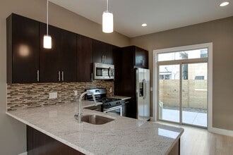 554 E Hewson St in Philadelphia, PA - Building Photo - Building Photo