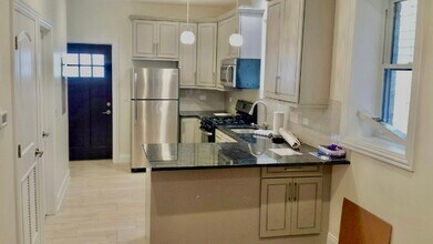1111 N Ashland Ave in Chicago, IL - Building Photo - Building Photo