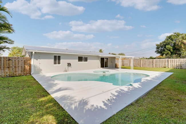 636 Eastwind Dr in North Palm Beach, FL - Building Photo - Building Photo