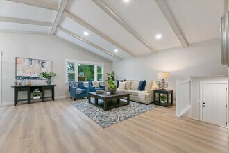 4835 Drake St in Maple Plain, MN - Building Photo - Building Photo