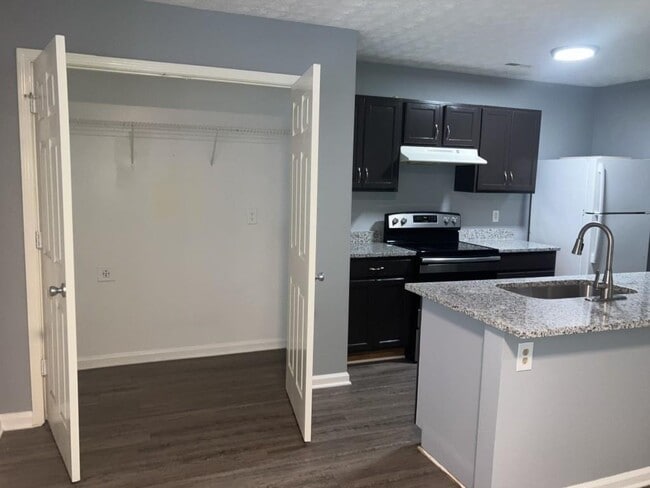 7700 Bernardo Dr in Riverdale, GA - Building Photo - Building Photo