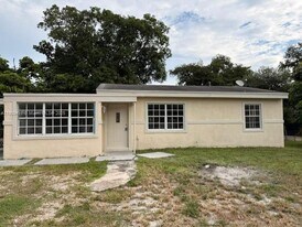 9 Miami Gardens Rd in West Park, FL - Building Photo