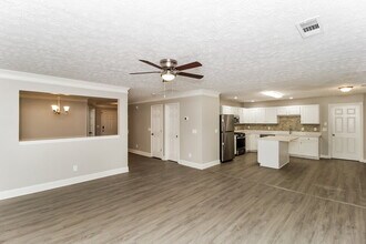 304 Westminster Dr in Canton, GA - Foto de edificio - Building Photo