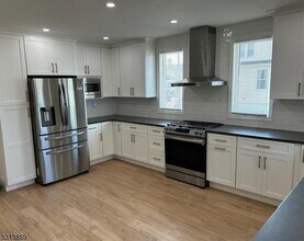 8-17 Fern St in Fair Lawn, NJ - Foto de edificio - Building Photo