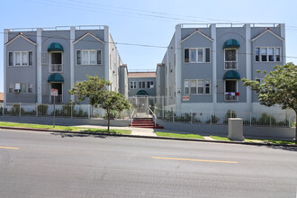 Bonnie Brae Apartments in Los Angeles, CA - Building Photo - Building Photo