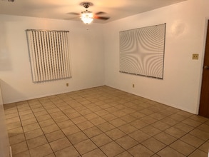 843 W Walnut Ave, Unit B in Monrovia, CA - Building Photo - Building Photo