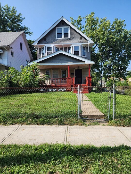 10939 Pasadena Ave in Cleveland, OH - Building Photo